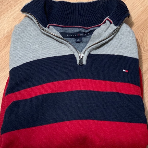 Tommy Hilfiger Quarter Zip - Picture 2 of 4